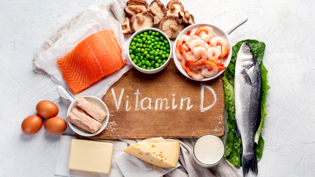 Manger des aliments contenant du calcium et de la vitamine D aide à prévenir l'ostéoporose.