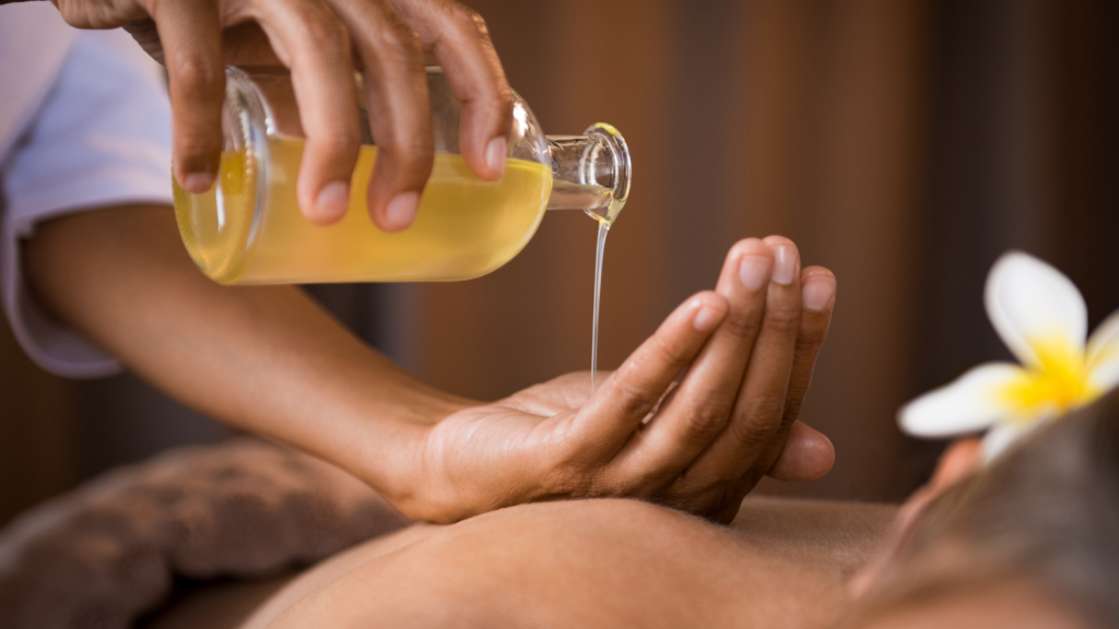 Massage avec huiles essentiels.